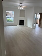 5350 Dunlay Dr, Unit 715 in Sacramento, CA - Foto de edificio - Building Photo