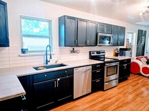 2010 Millmar Dr in Dallas, TX - Building Photo - Building Photo