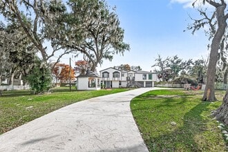 29927 County Rd 25 in Damon, TX - Foto de edificio - Building Photo