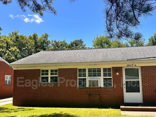 1907 N John Ct