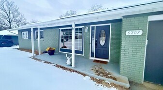 6207 Hillcrest Ct in Crestwood, KY - Building Photo