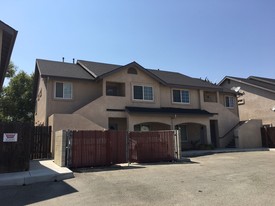 6118 Royal Coach Circle in Bakersfield, CA - Building Photo