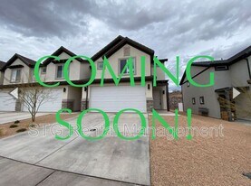 3237 E Labyrinth Pt Cir in Washington, UT - Building Photo