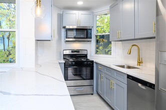 116 Corlies Ave in Pelham, NY - Building Photo - Building Photo
