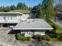 624 University Dr in Menlo Park, CA - Foto de edificio - Building Photo