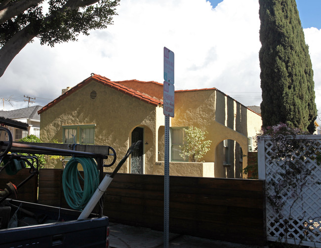 1249 Chelsea Ave in Santa Monica, CA - Foto de edificio - Building Photo