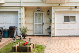 Birchwood Gardens Condos in Staten Island, NY - Building Photo - Building Photo