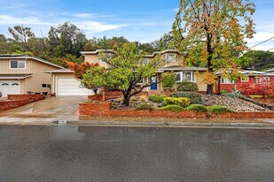 2761 Bromley Dr in San Carlos, CA - Building Photo