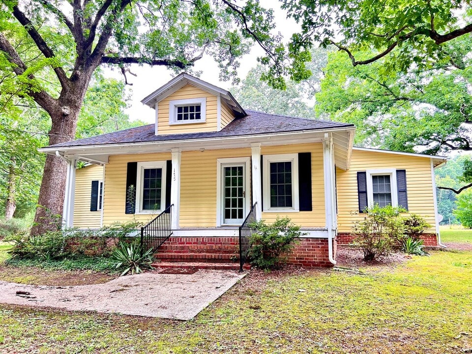 175 Virginia Ave in Alberta, VA - Building Photo