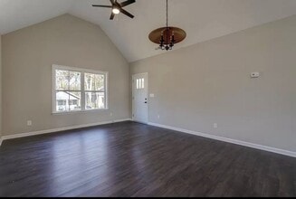 551 S Center St in Spartanburg, SC - Foto de edificio - Building Photo