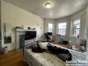 11 Park St, Unit 6 in Brookline, MA - Building Photo - Building Photo