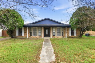 3918 Wintergreen Dr in Humble, TX - Building Photo