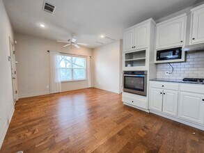 4515 Avenue G in Austin, TX - Foto de edificio - Building Photo