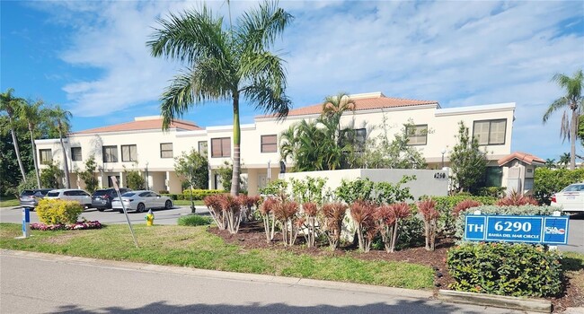 6290 Bahia Del Mar Cir N, Unit 3 in St. Petersburg, FL - Foto de edificio - Building Photo