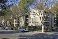 Building Photo - Fountains at Point West Apartamentos in Sacramento, California