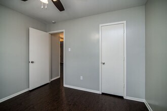 709 Parkview Dr in Burleson, TX - Building Photo - Building Photo