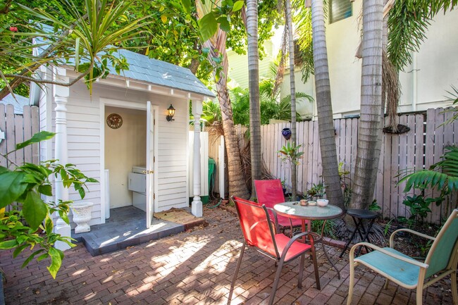 327 Margaret St in Key West, FL - Building Photo - Building Photo