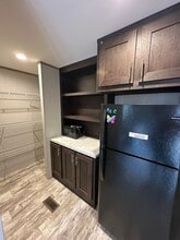 225 2 W Derrick Rd in Carlsbad, NM - Building Photo - Building Photo