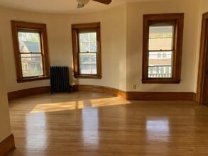 54 Wellington St, Unit 2 in Barre, VT - Foto de edificio - Building Photo