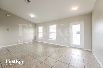 1305 NW 11th Terrace in Cape Coral, FL - Foto de edificio - Building Photo