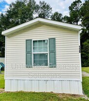 9765 Old Mill Rd in Navassa, NC - Building Photo