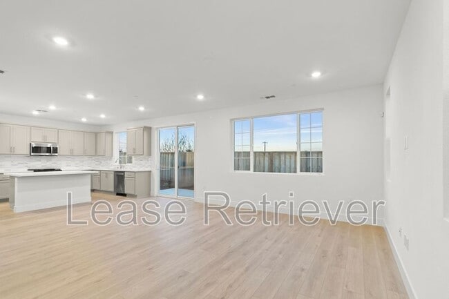 1909 Ariana Pl in Tracy, CA - Building Photo - Building Photo