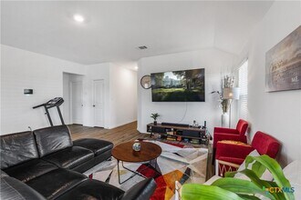 107 Isaac Millsaps Trl in Bastrop, TX - Building Photo - Building Photo