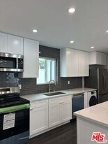 1922 Vista Del Mar Ave in Los Angeles, CA - Building Photo