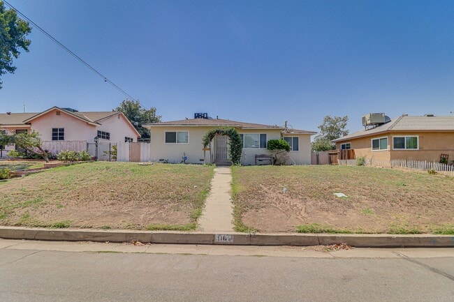 1105 Vanderbilt Dr in Bakersfield, CA - Building Photo - Building Photo