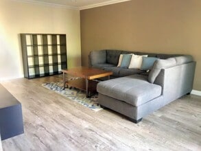 18307 Burbank Blvd in Los Angeles, CA - Building Photo - Building Photo