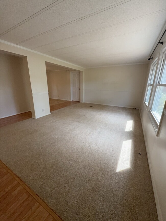 2030 Catherine Lake Rd in Richlands, NC - Building Photo - Building Photo