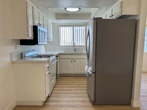 606 E Santa Anita Ave in Burbank, CA - Building Photo - Building Photo