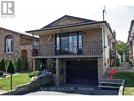 1074 Upper Sherman Ave in Hamilton, ON - Building Photo