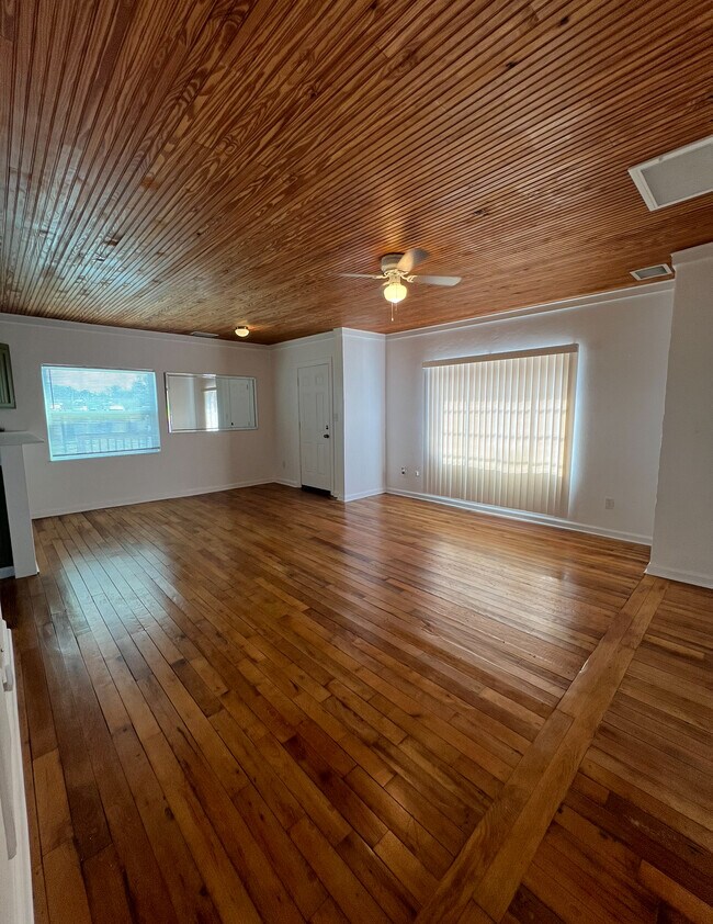 412 Riverside Dr in Tarpon Springs, FL - Building Photo - Building Photo