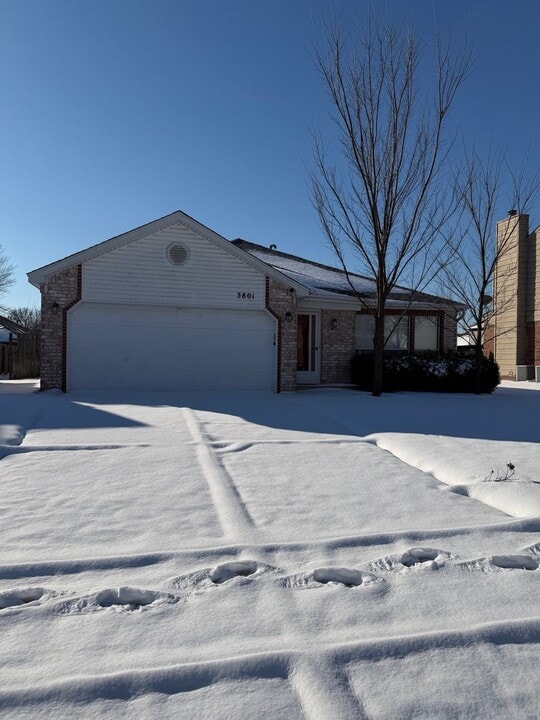 3801 W Hartford St in Broken Arrow, OK - Building Photo