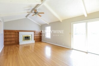 611 W Walnut St in Raymore, MO - Building Photo - Building Photo