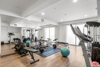 1215 S Bedford St in Los Angeles, CA - Building Photo - Building Photo