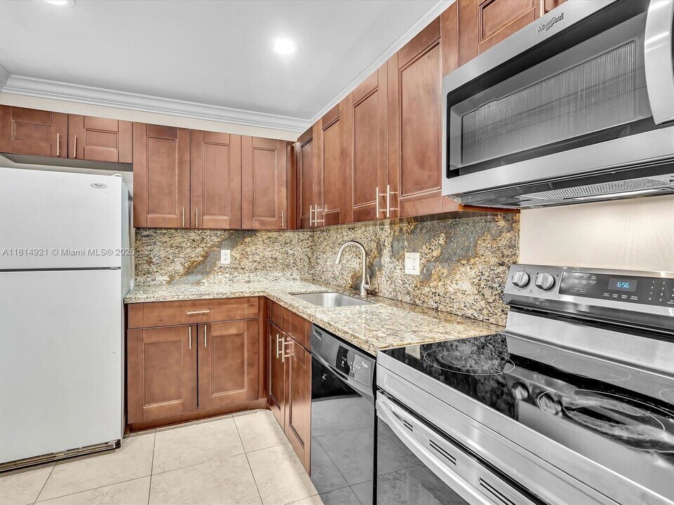 614 NW 13th St in Boca Raton, FL - Building Photo