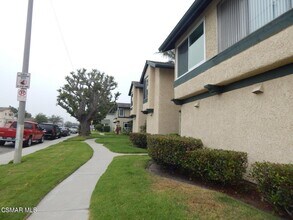 5261 Perkins Rd in Oxnard, CA - Foto de edificio - Building Photo