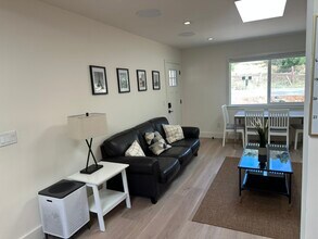 323 Casa Loma Rd, Unit A in Morgan Hill, CA - Foto de edificio - Building Photo