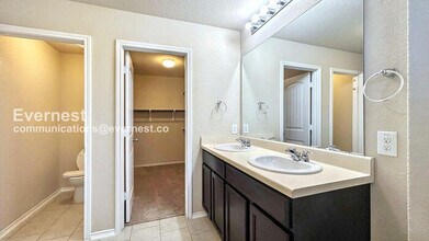 2511 Barbwire Wy in San Antonio, TX - Building Photo - Building Photo