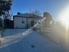 1040 Flora St in Barstow, CA - Building Photo - Building Photo
