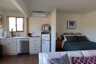 1388 Lucile Ave in Los Angeles, CA - Foto de edificio - Building Photo