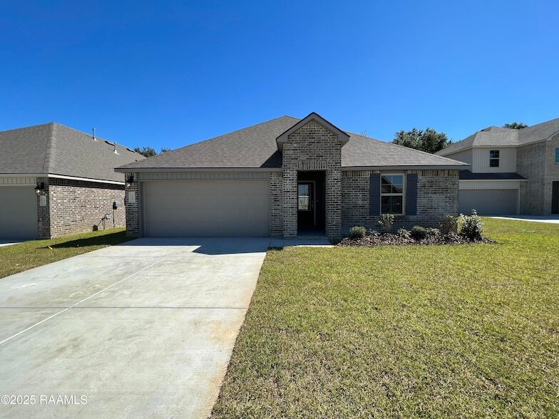 209 Garden Oaks Ave in Youngsville, LA - Building Photo