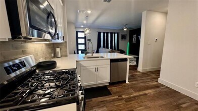 1426 Birds Fort Trail in Arlington, TX - Building Photo - Building Photo