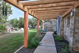 18500 Lakehead Cir in Lago Vista, TX - Building Photo - Building Photo