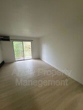 215 E Arbor Ave in Bismarck, ND - Foto de edificio - Building Photo