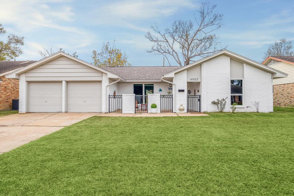 14022 Roundstone Ln in Houston, TX - Building Photo