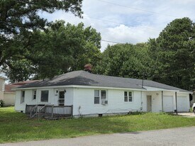 2300 South St in Franklin, VA - Building Photo