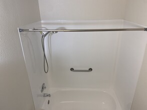 Silk Oak Apartments in Modesto, CA - Building Photo - Building Photo